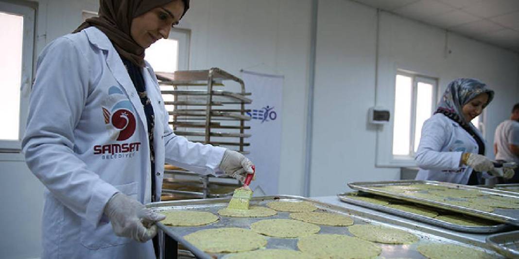 Eskiden bayramlarda yapılırdı şimdi tüm yıl üretiliyor! Kadınlara ekmek kapısı olan tesis: Türkiye’nin her yerine gönderiliyor 4